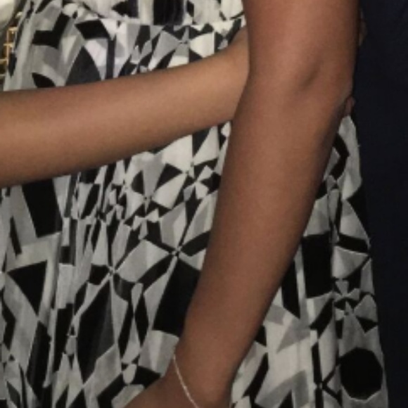 Black Esmay Geometric Print Handkerchief Dress - Picture 4 of 6